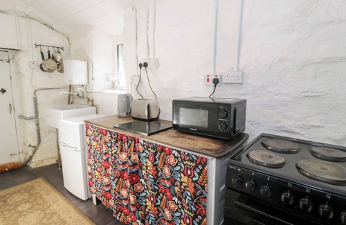 Tanygrisiau Cabaña | NYTH YR ERYR, pet friendly, with open fire in Blaenau Ffestiniog