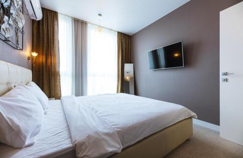 Shevchenkivs'kyi District Apartamento | Nyvky Like Home - Файна Таун з басейном - Кв 398