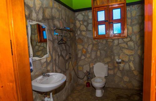 Kasese Cabina | Nzoghu Heritage Safari Camp