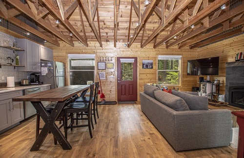 Tahoma Casa | O'Brien's Den: acogedora, c��moda y completamente renovada cabaña en la costa oeste