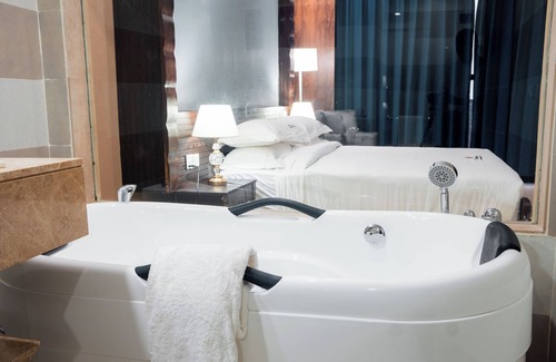 Ngaliema Hotel | O'BWIRA