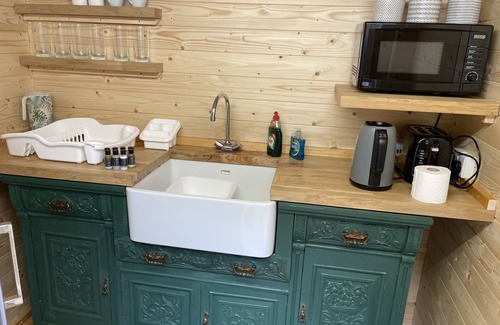 Chwilog Casa | O Dan Y Coed Luxury Yurt with Hot Tub