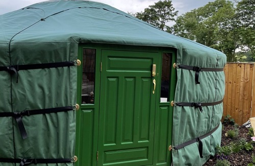Chwilog Casa | O Dan Y Coed Luxury Yurt with Hot Tub