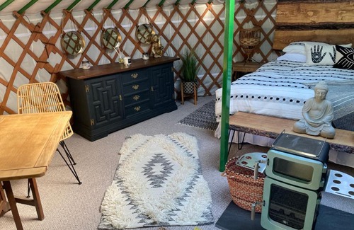 Chwilog Otro | Luxury Yurt with Hot Tub
