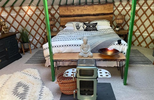 Chwilog Otro | Luxury Yurt with Hot Tub
