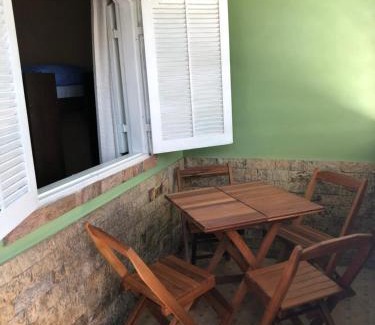 Taio Casa | O Mar Hospedagem - SUÍTES PRIVADAS