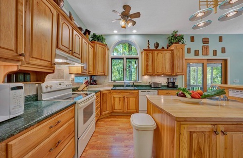 Westlake Corner Casa | O'NEILL'S GETAWAY- Beach, FirePit, Pet Friendly