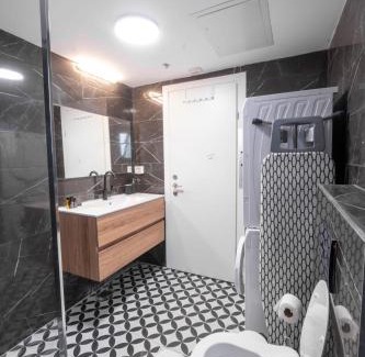 Bat Yam Apartamento | O&O - 2 BR Stylish & Modern Apartment