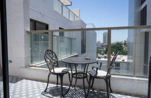Bat Yam Apartamento | O&O - 2 BR Stylish & Modern Apartment