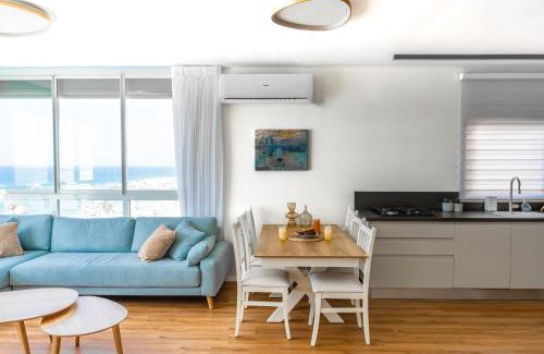 Bat Yam Apartamento | O&O Group - Amazing Seaview 3 BR Apartment