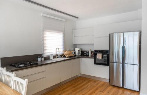 Bat Yam Apartamento | O&O Group - Amazing Seaview 3 BR Apartment