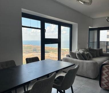 Bat Yam Apartamento | O&O Group-Charming 4BR APT with Stellar Sea View