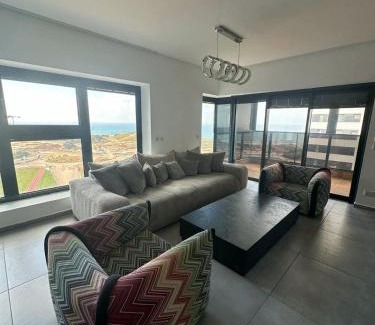 Bat Yam Apartamento | O&O Group-Charming 4BR APT with Stellar Sea View