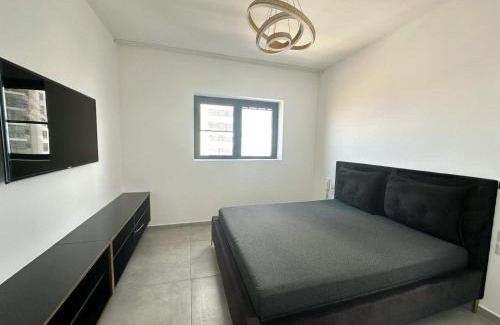 Bat Yam Apartamento | O&O Group-Charming 4BR APT with Stellar Sea View