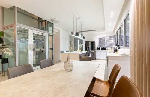 Rishon LeTsiyon Casa | O&O Group - Lux Beachfront Villa W Elevator & Pool