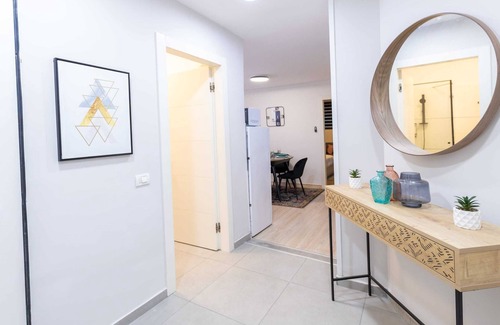 Rishon LeTsiyon Apartamento | O&O Group-The SeaGate Estate Suites-BasementSuite1