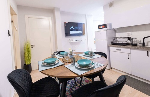 Rishon LeTsiyon Apartamento | O&O Group-The SeaGate Estate Suites-BasementSuite1
