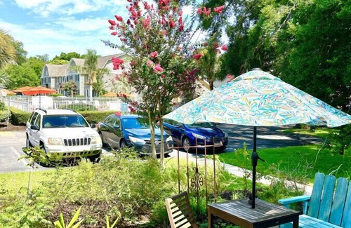 Demere Park Condominio | O1 Two BR townhome in Ocean Walk with 1 king, 1 queen bed. Recently updated.