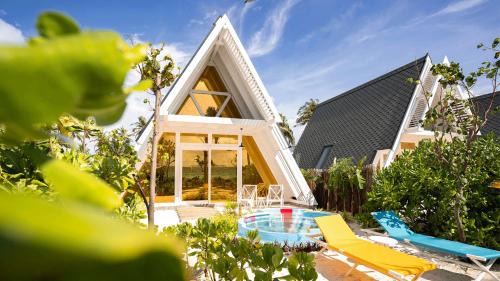 Kanifinolhu Island Complejo | Oaga Art Resort Maldives - Greatest All Inclusive Plan with Free Speedboat Round-trip