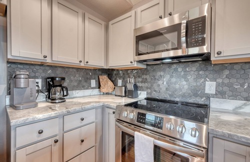 Suches Cabina | Oak and Antler Cabin - New Build, Mtn View, Hot Tub