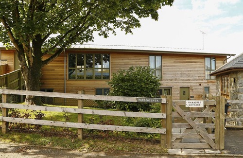 Teigngrace Cabaña | ROBLE MANZANA, admite mascotas, con piscina en Newton Abbot, Ref 998902