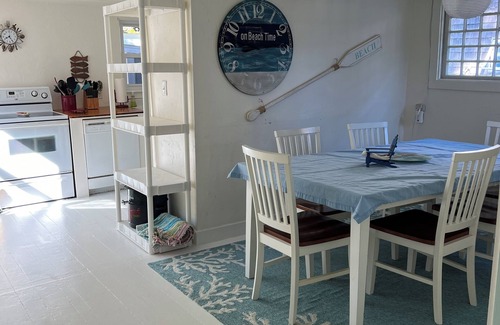 Oak Bluffs Cabaña | Oak Bluffs Gingerbread Cottage cerca del centro, la playa, Ferry y Ocean Park!