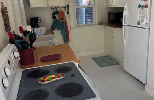 Oak Bluffs Cabaña | Oak Bluffs Gingerbread Cottage cerca del centro, la playa, Ferry y Ocean Park!