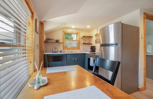 Boyne Falls Apartamento | Oak Cottage - 1 of 2 Cottages on Property - Near Boyne Mountain Trail!