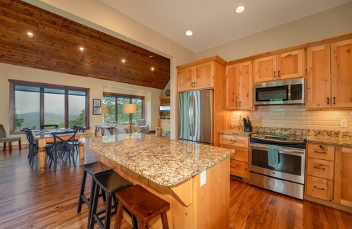 Pisgah Forest Casa | Oak Cottage in Sutton Knob | 2 Bed, 2 Bath