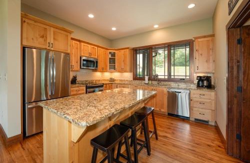 Pisgah Forest Casa | Oak Cottage in Sutton Knob
