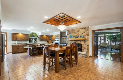 Ashwaubenon Casa | Oak Crest House – Gym & Sauna, Near Lambeau and Airport