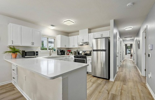 Rosewood Casa | 'Oak Grove Bungalow'- Private Downtown Bungalow