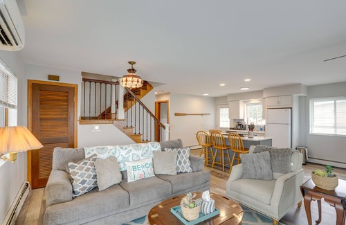 Oak Harbor Casa | Oak Harbor Lake Home w/ 4 Decks + Seating!