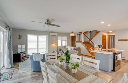 Oak Harbor Casa | Oak Harbor Lake Home w/ 4 Decks + Seating!