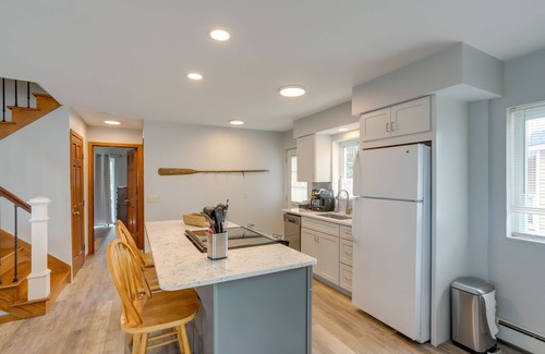 Oak Harbor Casa | Oak Harbor Lake Home w/ 4 Decks + Seating!