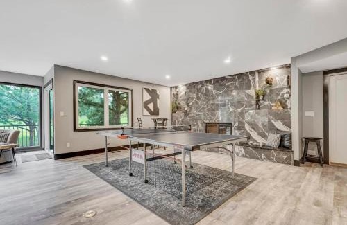 Woodmoor Casa | Oak Hills Clubhouse Ping-Pong BBQ & Fire Pit