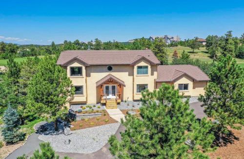 Woodmoor Casa | Oak Hills Clubhouse Ping-Pong BBQ & Fire Pit