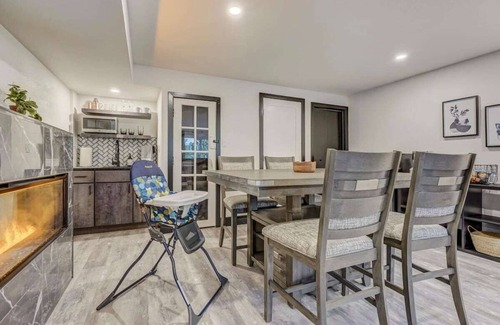 Woodmoor Apartamento | Oak Hills Loft! King Workspace w Scenic Views