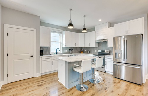 Tranquil Harbour Casa | Oak Island Coastal Home w/ Covered Deck!