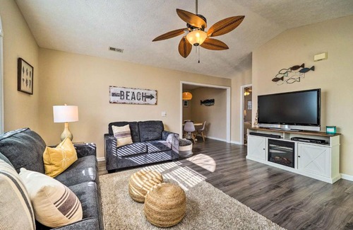 Long Beach Casa | Oak Island Hideaway Hut about 1 Mi to Long Beach!