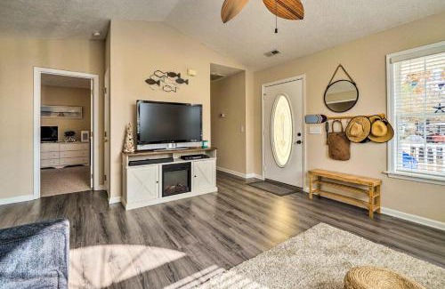Long Beach Casa | Oak Island Hideaway Hut about 1 Mi to Long Beach!