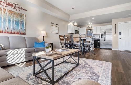 Branson West Condominio | Oak Lane Escape - Branson - Resort Condo on Golf Course w/ Endless Amenities