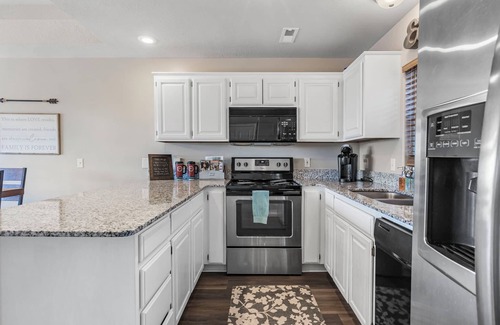 Branson West Condominio | Oak Lane Escape - Branson - Resort Condo on Golf Course w/ Endless Amenities