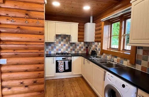 Aymestrey Cabina | 'oak' Log Cabin With hot tub