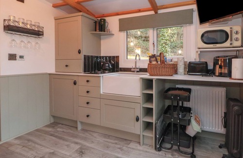 Hendrerwydd Cabaña | OAK, pet friendly, character holiday cottage in Afonwen