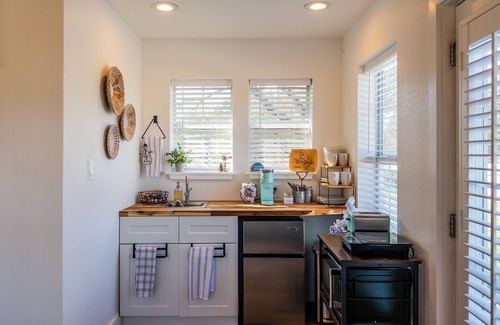 Waco Cabaña | Oak Ridge Cottage ll - Cozy Place To Stay!