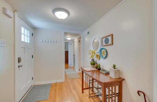 Oak Ridge Casa | Oak Ridge Retreat with Porch Less Than 1 Mi to Downtown