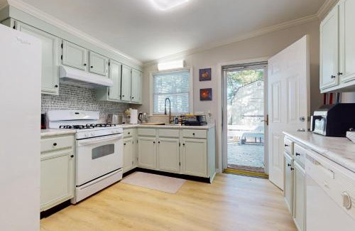 Wilmington Casa | Oak Tree Breeze