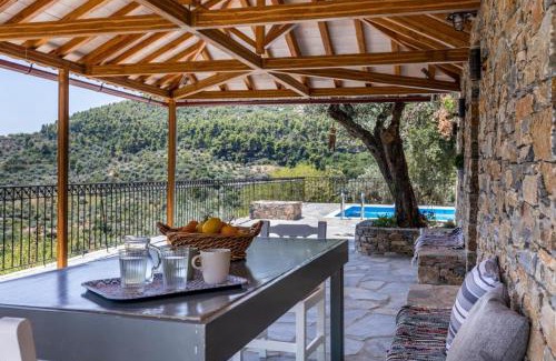Skopelos Villa | Oak Tree Cottage