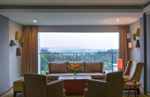 Semarang Hotel | Oak Tree Emerald Hotel & Conventions Semarang